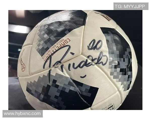 大型巴乔足球明星手办精美收藏品展现传奇球星风采与魅力